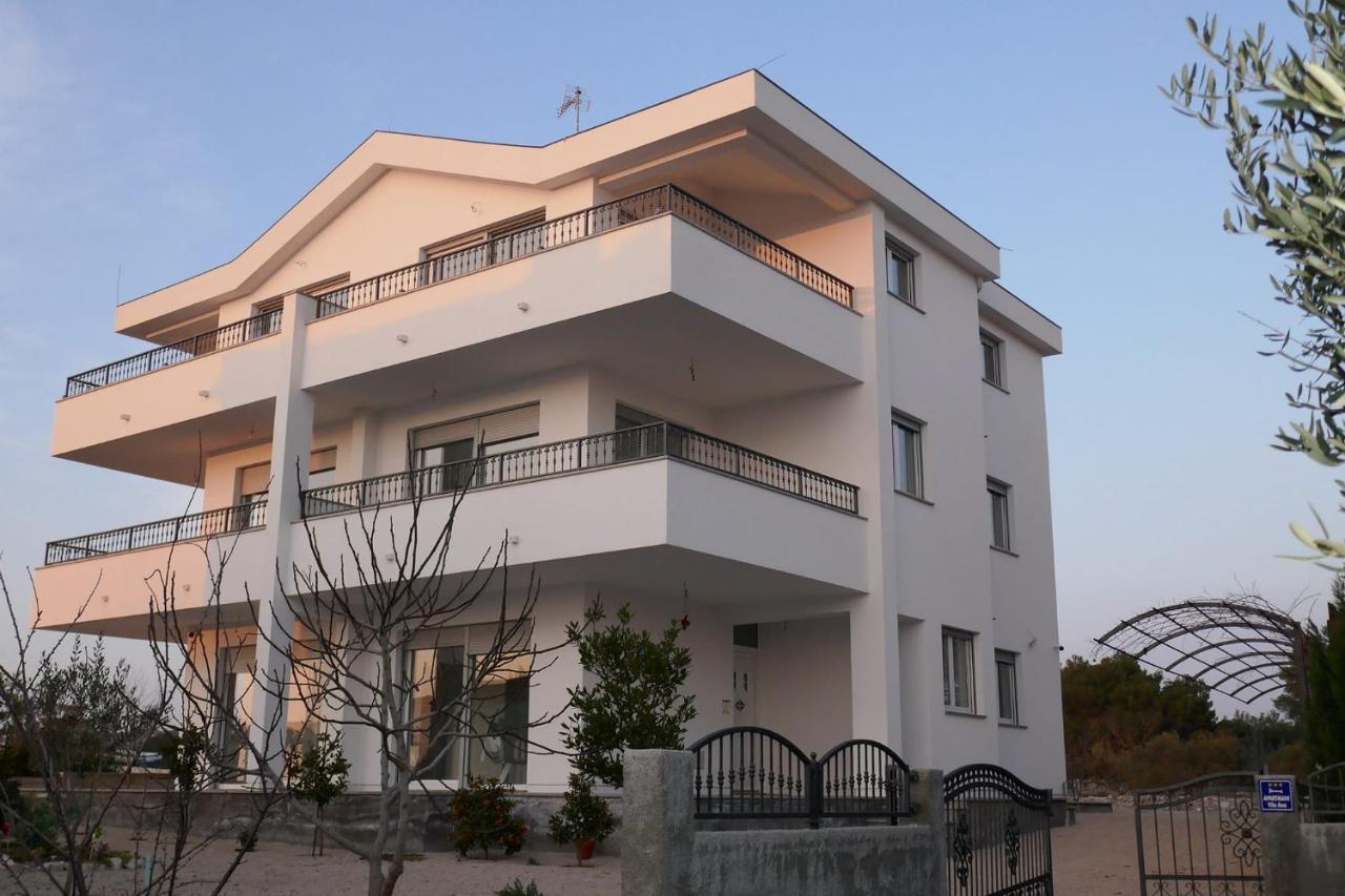 Ana, Sibenik - Brodarica Apartment *