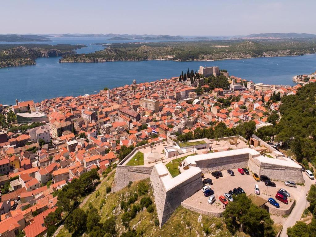 Ana, Sibenik - Brodarica * Brodarica (Sibenik-Knin)